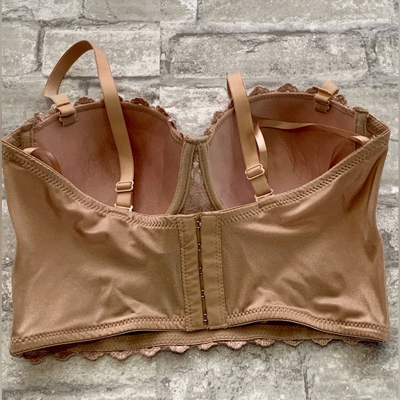 WINDSOR: Reigning Lace Crop Top - Picture 9 of 13